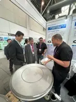 Zhiwei Machinery Engaging in In-Depth Discussions with Visitors