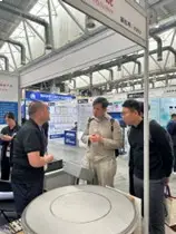 Zhiwei Machinery Introducing Products to Visitors