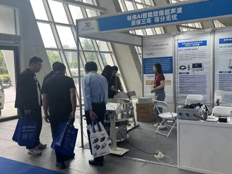 Zhiwei Machinery booth crowded with visitors